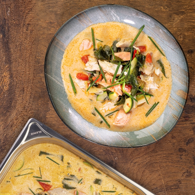 Egzotyczna zupa rybna/ kokos / pomidory